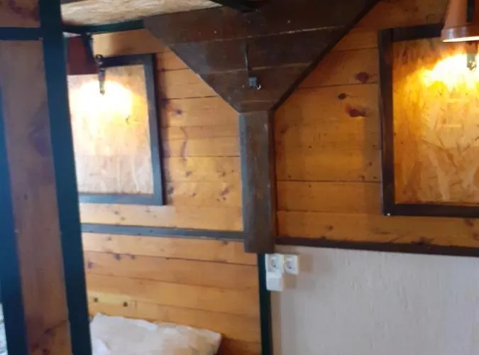 Porodicni Apartman,viktor Cafee דירה